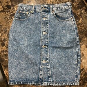 Excellent Condition Levi Skirt!